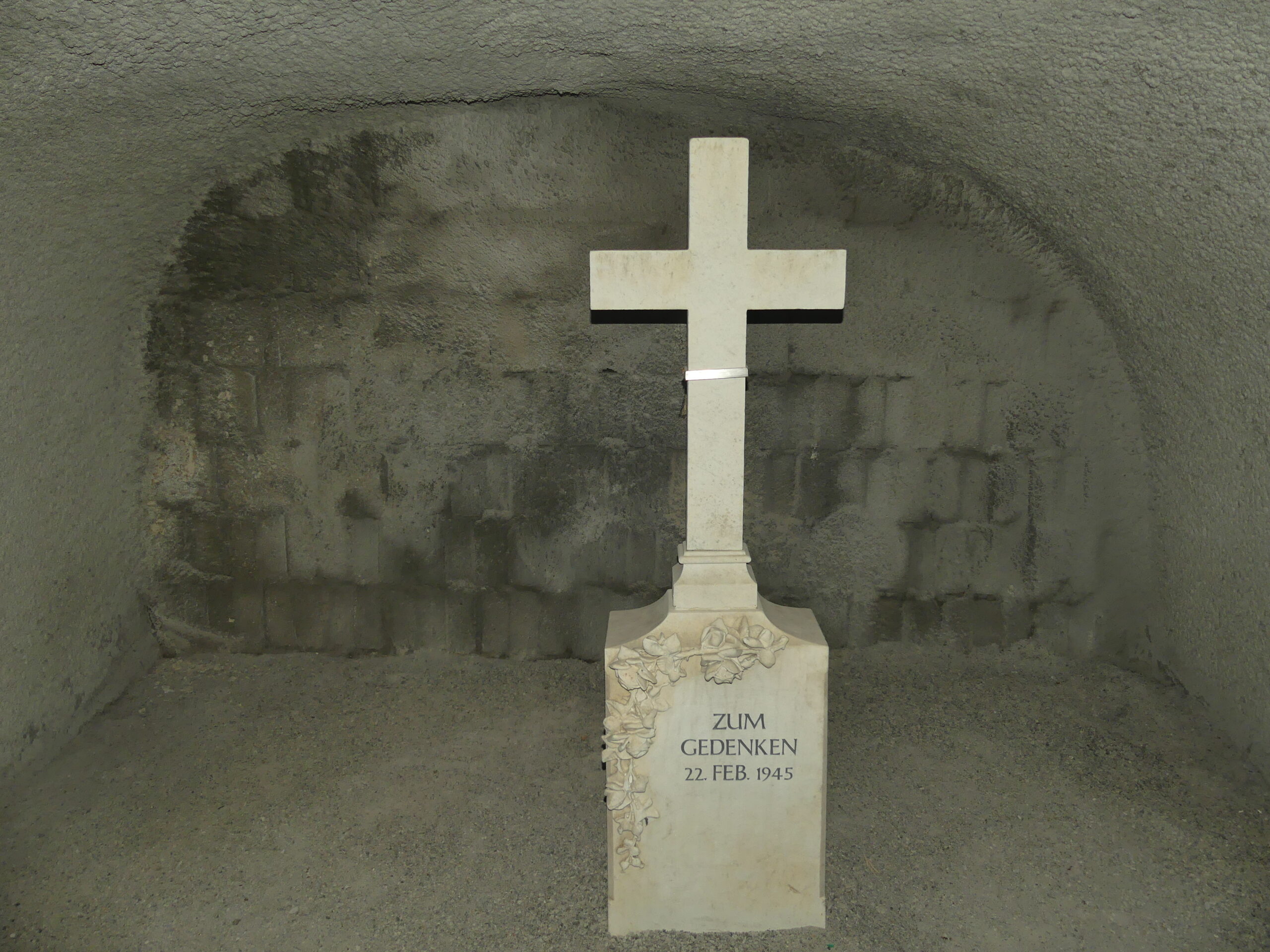Gedenkstein im Bergwerk Bamberg Felsenkeller Soldatengrab